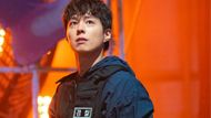 Dong-ju took down Monkey's men (Image via Instagram @jtbcdrama)